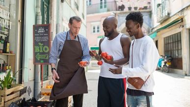 Franchise alimentaire en Afrique : pourquoi le commerce de proximité devient stratégique en 2026 ?