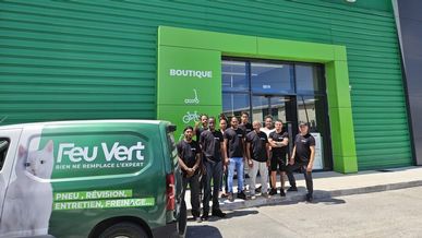 Vous hésitez à vous lancer avec Feu Vert ? L’équipe développement franchise répond à quelques questions clés